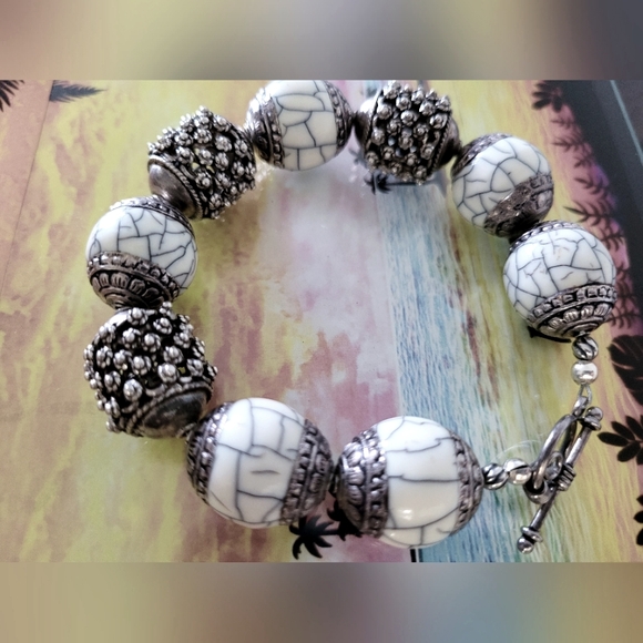 Chunky White and Silver Crackle Toggle Bracelet - Picture 6 of 8